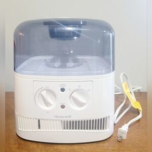NWOT Honeywell HCM525 2.5 Gallon Cool Mist HumidifierAntimicrobial Filter